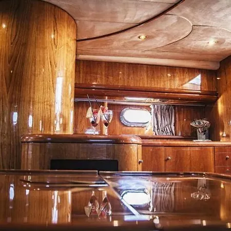 Alfa Marine 50 Botel Tagoo (Mykonos)